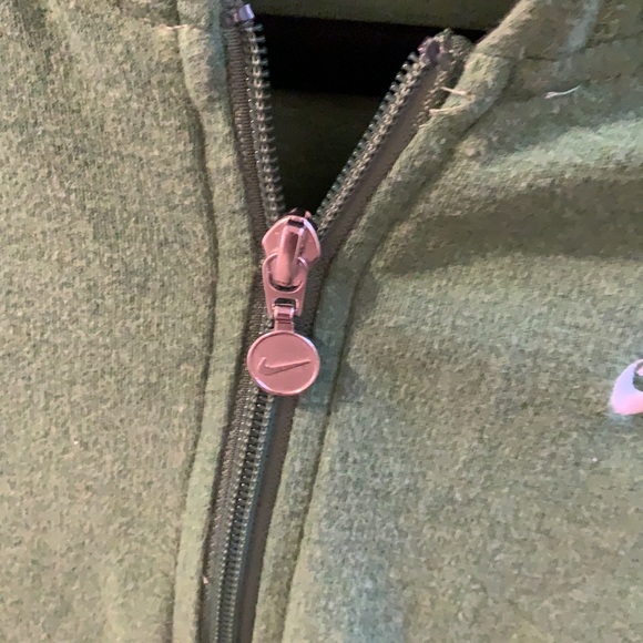 Green Nike Zip Front Sweatshirt Jacket with pockets and a hoodie, size M - Picture 3 of 7